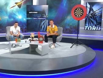 Basti Schwele und Robert Marijanovic präsentieren die Darts Stories von Peter Wright.