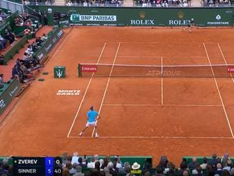Alexander Zverev scheidet im Halbfinale beim ATP-Masters in Monte-Carlo aus. Gegen Angstgegner Jannik Sinner bleibt das deutsche Tennis-Ass beim 1:6 und 4:6 abermals chancenlos.