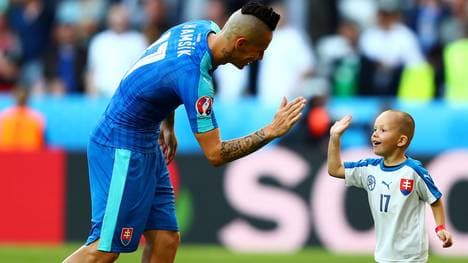 Marek Hamsik spielte nach der Partie ganz lässig mit seinen Söhnen
