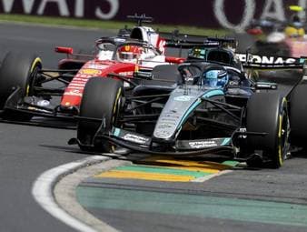 Ein wenig Mario Kart! Mercedes gewinnt wilden Auftakt