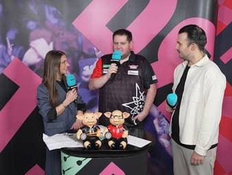 Der Schweizer Stefan Bellmont schreibt in der ersten Runde der Darts-WM Geschichte für sein Heimatland. Im SPORT1-Interview erklärt er, wie ihn die Anfeuerungen für Raymond van Barneveld gepusht haben.