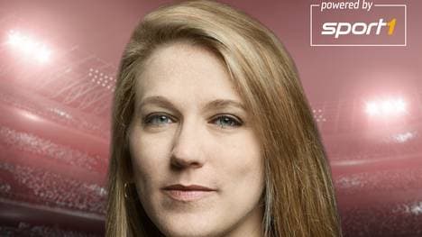 Das Cover vom SPORT1 Podcast „Flutlicht an! Im Gespräch mit der Wortpiratin“ mit Mara Pfeiffer