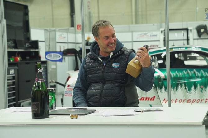 Champagner zum 3. Platz für Sport1-Kommentator