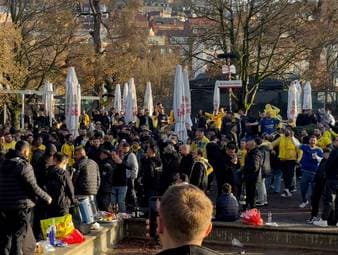 Vor dem Duell mit dem VfB sind zahlreiche Fans von Maccabi Tel Aviv in Stuttgart unterwegs. Sie werden von viel Polizei begleitet, jedoch soll alles in einem friedlichen Rahmen bleiben.