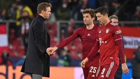 Julian Nagelsmann (l.) kann sich auf die Offensive um Thomas Müller und Robert Lewandowski verlassen