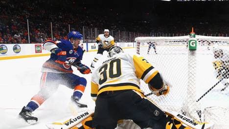 Pittsburgh Penguins v New York Islanders - Game One