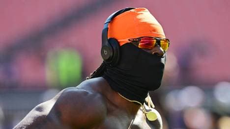 David Njoku verdeckt sein Gesicht aktuell mit einer Maske