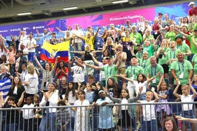 Tanz und Musik in Berlin: Viele Menschen feiern beim Fest der Musik