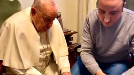 Der Papst signierte ein Trikot von US Avellino