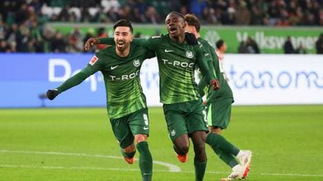 Wolfsburgs Amoura (l.) beim Torjubel
