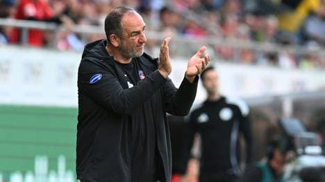 Heidenheim-Trainer Frank Schmidt im Spiel gegen Dortmund