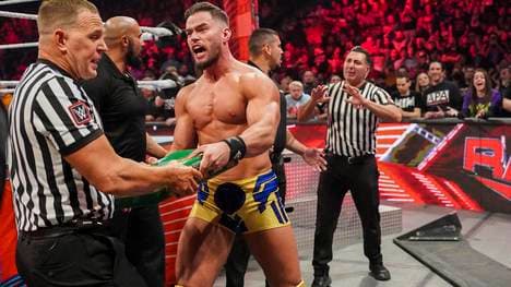 Austin Theory löste bei WWE Monday Night RAW den Money-in-the-Bank-Koffer erfolglos ein