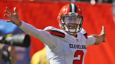 Johnny Manziel von den Cleveland Browns streckt die Arme auseinander