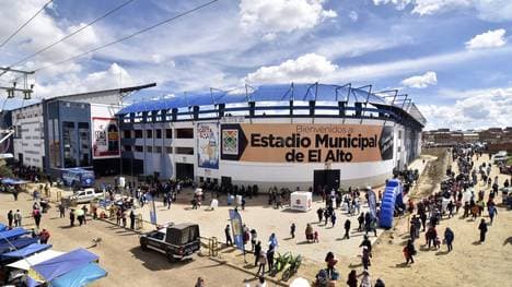 Bolivien: Schiedsrichter stirbt nach Herzattacke bei Ligaspiel, Schiedsrichter Victor Hugo Hurtado erlitt im Municipal Stadion in Bolivien einen Herzinfarkt