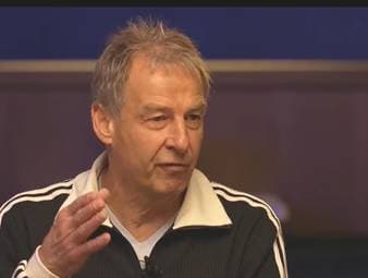 Jürgen Klinsmann spricht über die Skepsis bezüglich der WM in den USA und nennt seine Favoriten. Der Ex-Bundestrainer traut Deutschland viel zu, lobt aber auch andere Nationen.