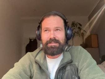 Ex-Biathlet Michael Rösch und Gesamt-Weltcup-Siegerin Franziska Preuß sprechen über die Wertigkeit eines Olympiasieges für einen Sportler. 