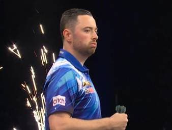 Luke Humphries zieht aufgrund einer tollen Aufholjagd gegen Luke Littler ins Finale von Birmingham ein.