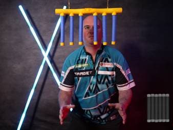 Rob Cross unterzieht sich dem Reaktions-Test vor der Darts-WM 2026.