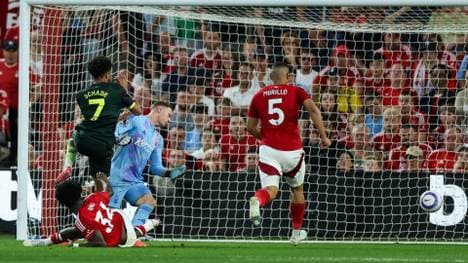 Schade bringt Brentford in Führung