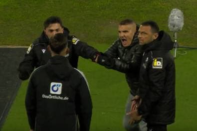Zu früh abgepfiffen? Trainer rastet aus