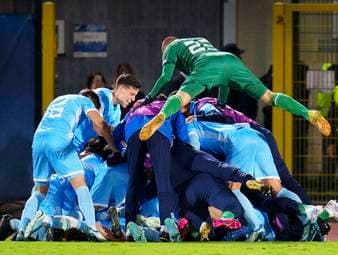 Fußball-Zwerg schreibt Geschichte!