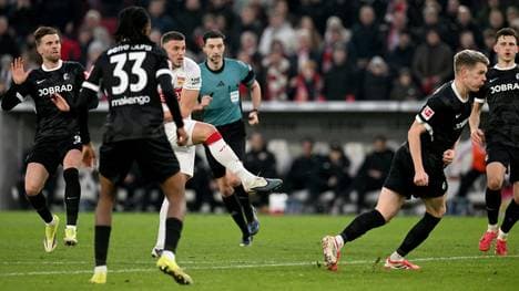Ermedin Demirovic trifft volley