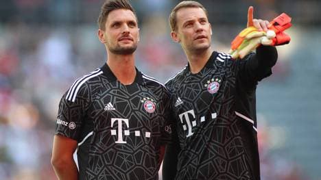Manuel Neuer (r.) fehlt dem FC Bayern mindestens bis Sommer - sein Vertreter ist aber nicht Sven Ulreich