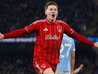 Manchester City verkündet die anstehende Verpflichtung von Elliot Anderson. Der Mittelfeldspieler wird von Nottingham Forest zu den Skyblues wechseln.