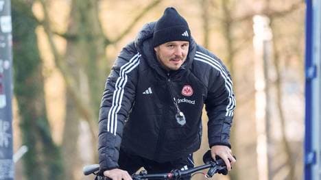 Wie verläuft der Bundesliga-Einstand von Eintracht-Legende Alex Meier als Interimscoach?  