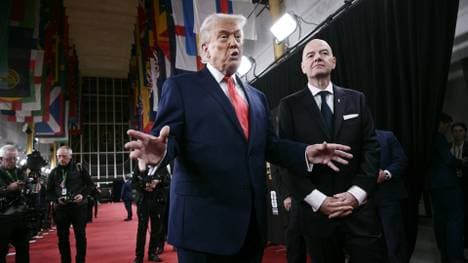 Infantino (r.) an der Seite des US-Präsidenten