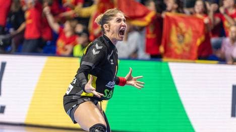 Jovanka Radiceviv in Jubel-Pose