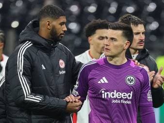 Eintracht-Trainer Adi Hütter hat sich vor der ersten Runde im DFB-Pokal auf Kauã Santos im Tor festgelegt. Dennoch bleiben weitere Personalfragen offen.