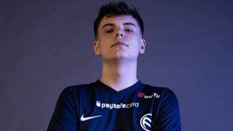 Der 16 Jahre alte Justin "milkalove" Springer konnte sich im Januar für die VBL Playoffs qualifizieren