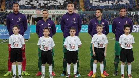 Bergamo gegen Florenz: Josip Ilicic weint um Davide Astori. Vor dem Spiel bei Atalanta Bergamo gedanken die Spieler von AC Florenz ihres verstorbenen Kapitäns Davide Astori