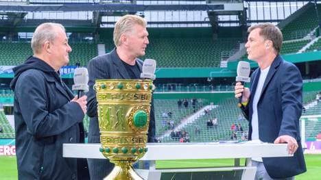 SPORT1-Crew im Pokalfieber: Moderator Thomas Helmer, Experte Stefan Effenberg und Kommentator Markus Höhner (v.r.)