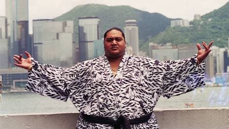 Yokozuna bei einem Pressetermin in Honkong 1994