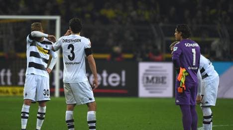 Die Gladbacher Spieler sind nach dem 1:4 in Dortmund geknickt
