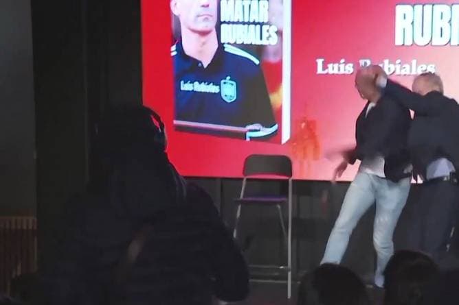 Diese Buchvorstellung eskaliert völlig!