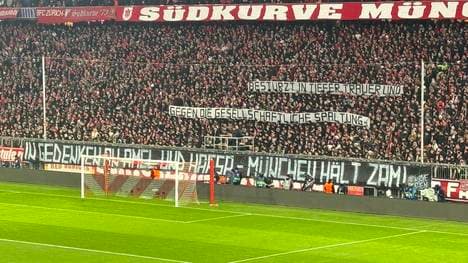 Vor dem Bayern-Spiel gegen Celtic gedachten die Anwesenden den Opfern des Anschlags von München