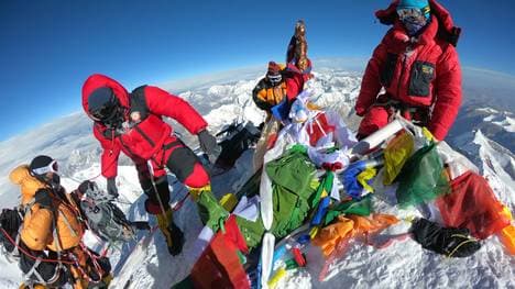 NEPAL-MOUNTAINEERING-EVEREST Auf dem Dach der Welt kommt es durch zu viele Touristen immer öfter zu Stau in der Todeszone