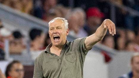 Freiburg-Trainer Christian Streich regt das irreguläre Gegentor gegen den BVB auf