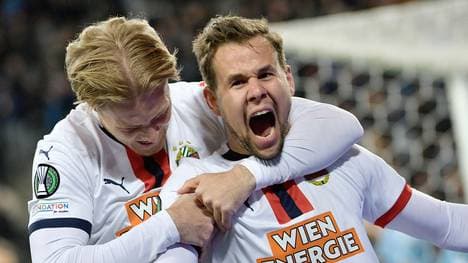 Kann Rapid Wien (im Bild Louis Schaub) über den Halbfinaleinzug in der Conference League jubeln?