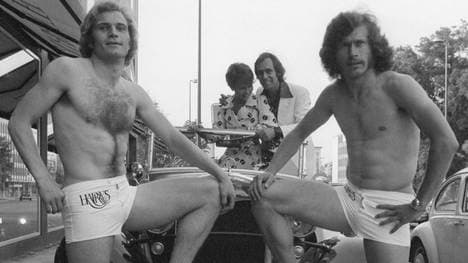 Uli Hoeneß und Paul Breitner 1973 bei einem Werbedreh für Bademoden