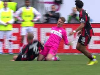Die Highlights und alle Tore der Partie zwischen Eintracht Frankfurt und dem VfB Stuttgart vom 34. Spieltag der Fußball-Bundesliga im Video.