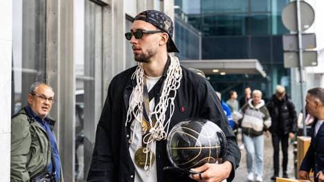 Franz Wagner beim Empfang der deutschen Nationalmannschaft in Frankfurt