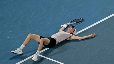 Jannik Sinner jubelt über seinen Melbourne-Triumph