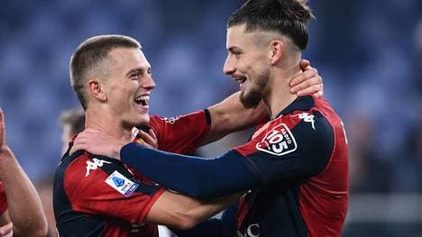 Radu Dragusin (r.) wechselt doch nicht zum FC Bayern