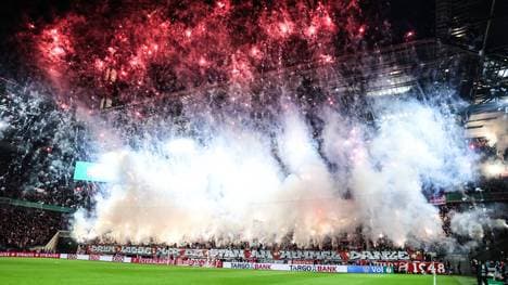 Diese beeindruckende Pyro-Show vor dem Pokal-Duell Köln gegen Hertha gefiel nicht allen