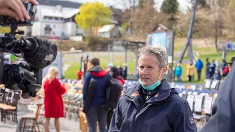Jens Weißflog ist unter anderem dreimaliger Olympiasieger im Skispringen