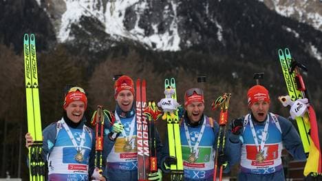 Die deutschen Biathleten bejubeln Bronze
